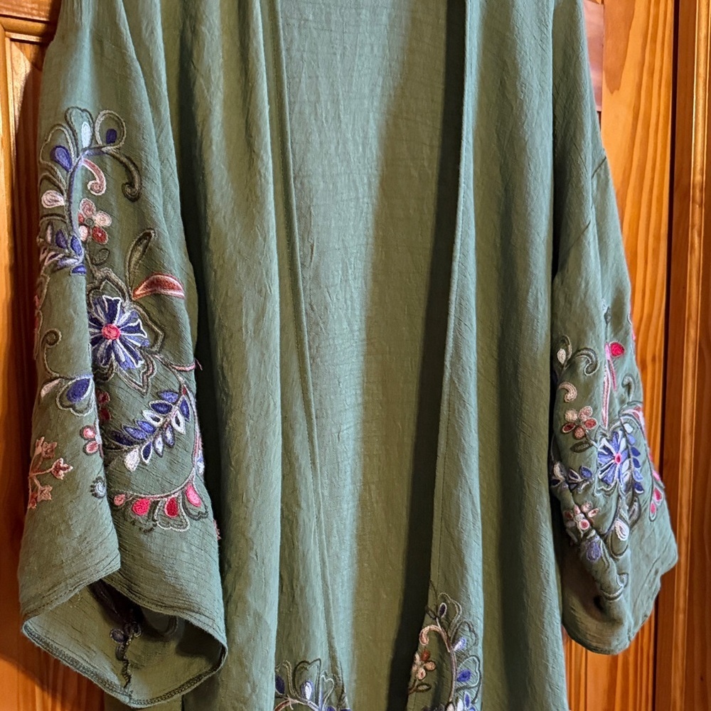 GO WITH GRACE OLIVE FLORAL EMBROIDERED KIMONO - Picture 5 of 11